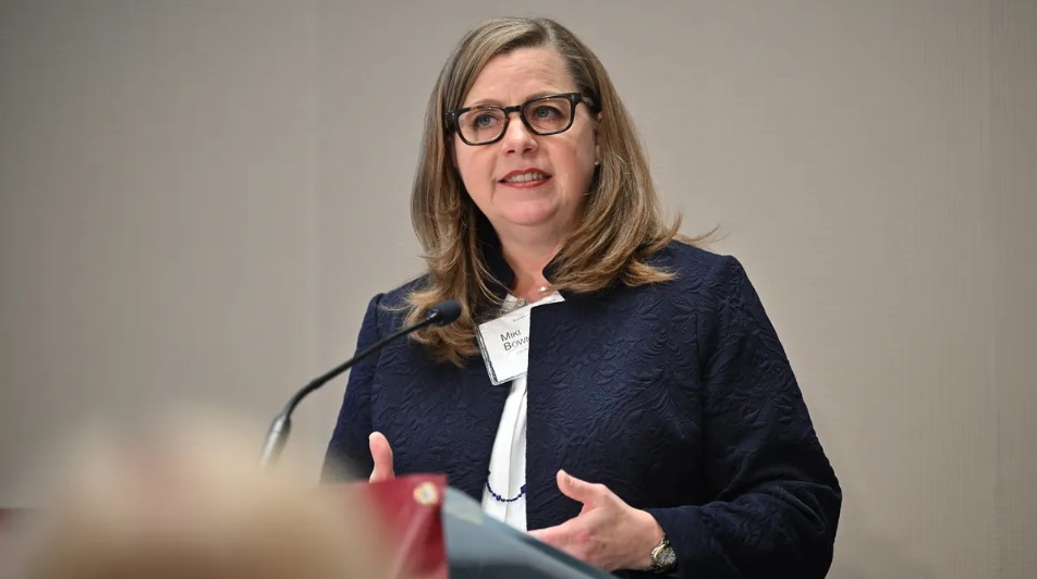 Bowman Urges New Stablecoin Regulations to Safeguard Financial System: Bloomberg