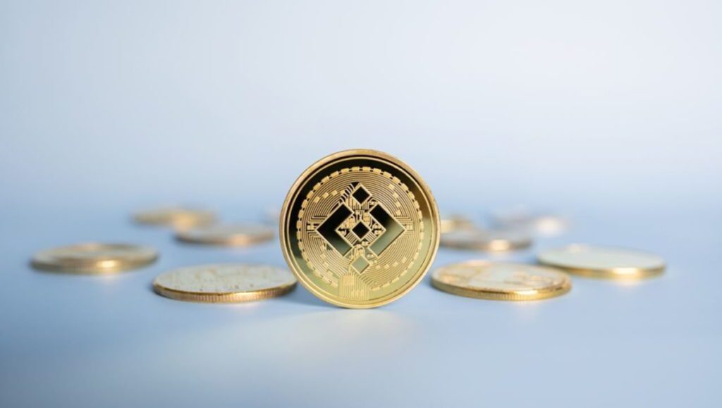 BNB Bulls Push Toward $1,200 as Price Hits 7-Year Ceiling