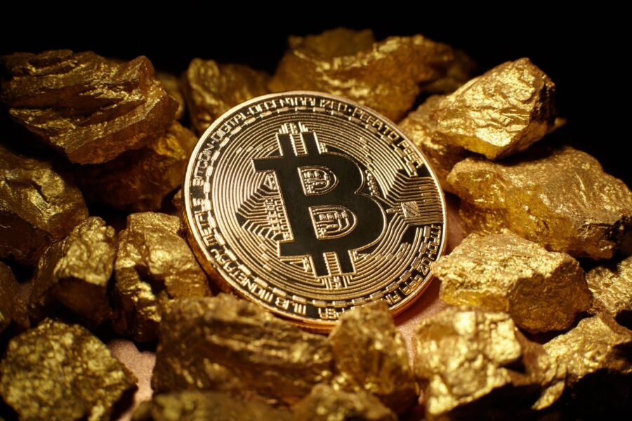 Bitcoin Catches Bid, Jumping Above $112K as Gold and Silver Plunge: Why This is the Starting Point For Altcoin Season
