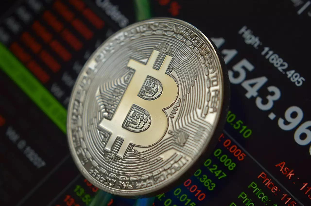 Bitcoin Price Continues to Surge as Top Crypto Asset Hits $122,000