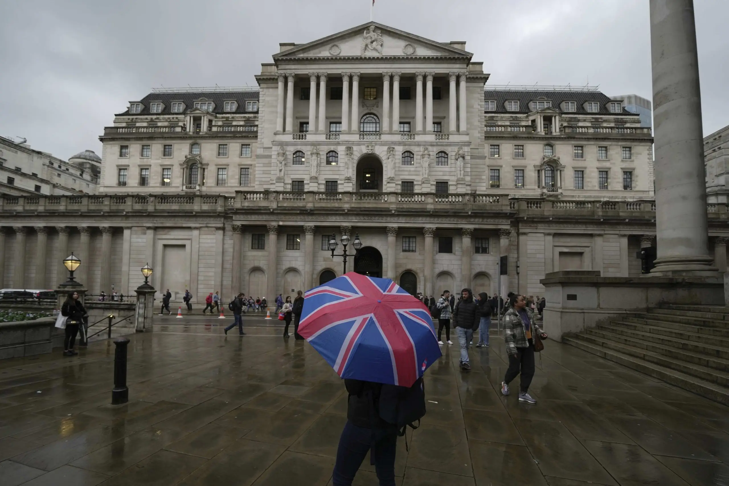 Bank of England to Ease Stablecoin Limits for Institutions
