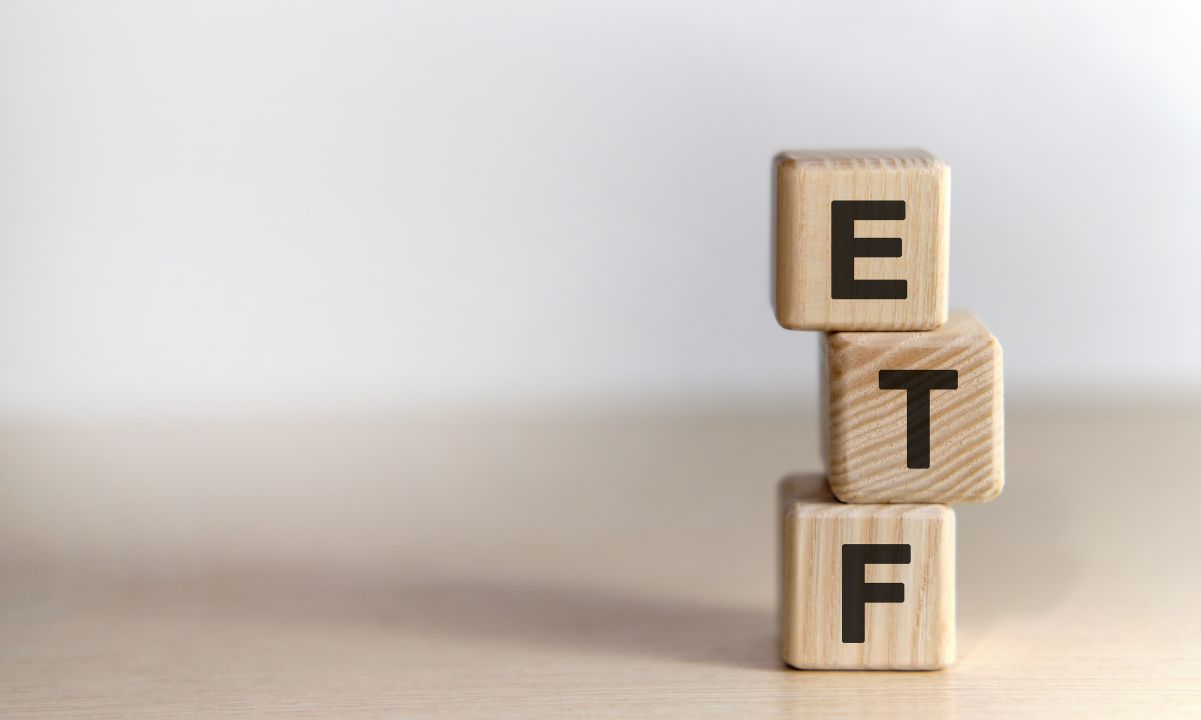 Crypto ETF Boom: 155 Filings Across 35 Assets, Analyst Backs Index Funds