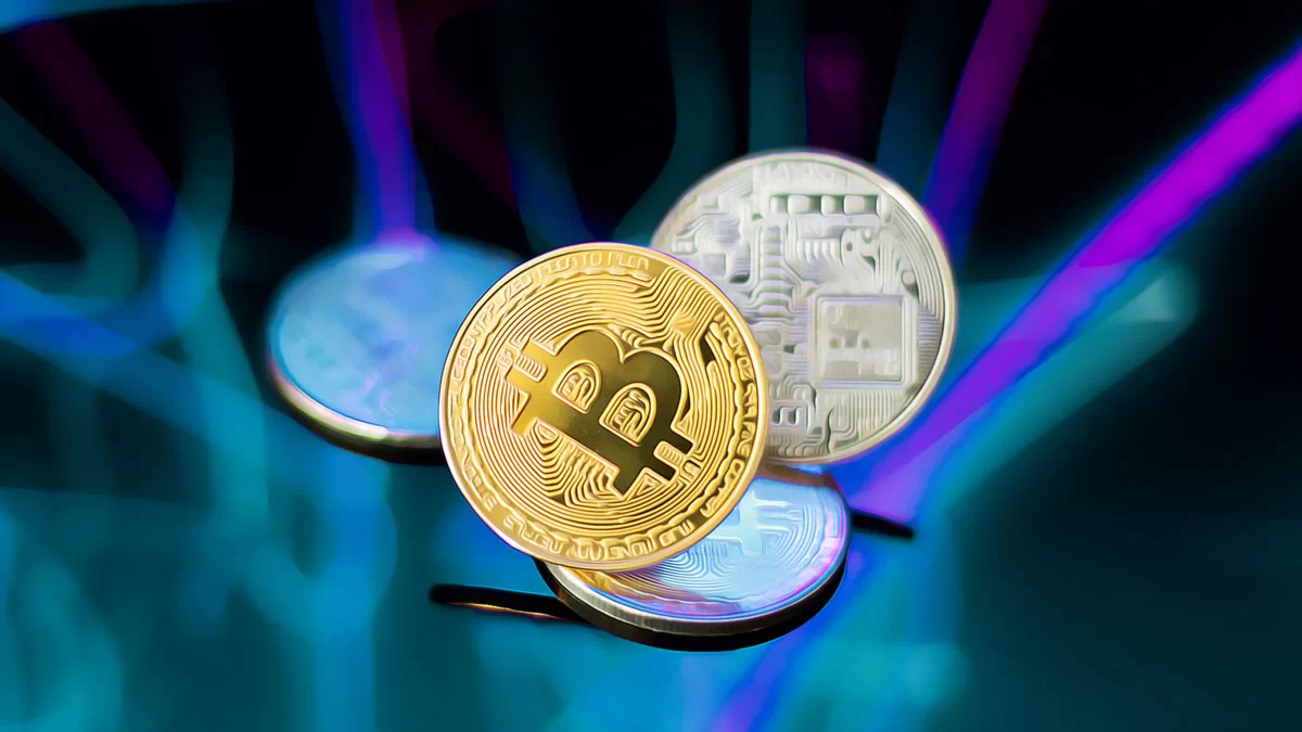 Bitcoin’s Tense Balance: Will It Steady or Slip?