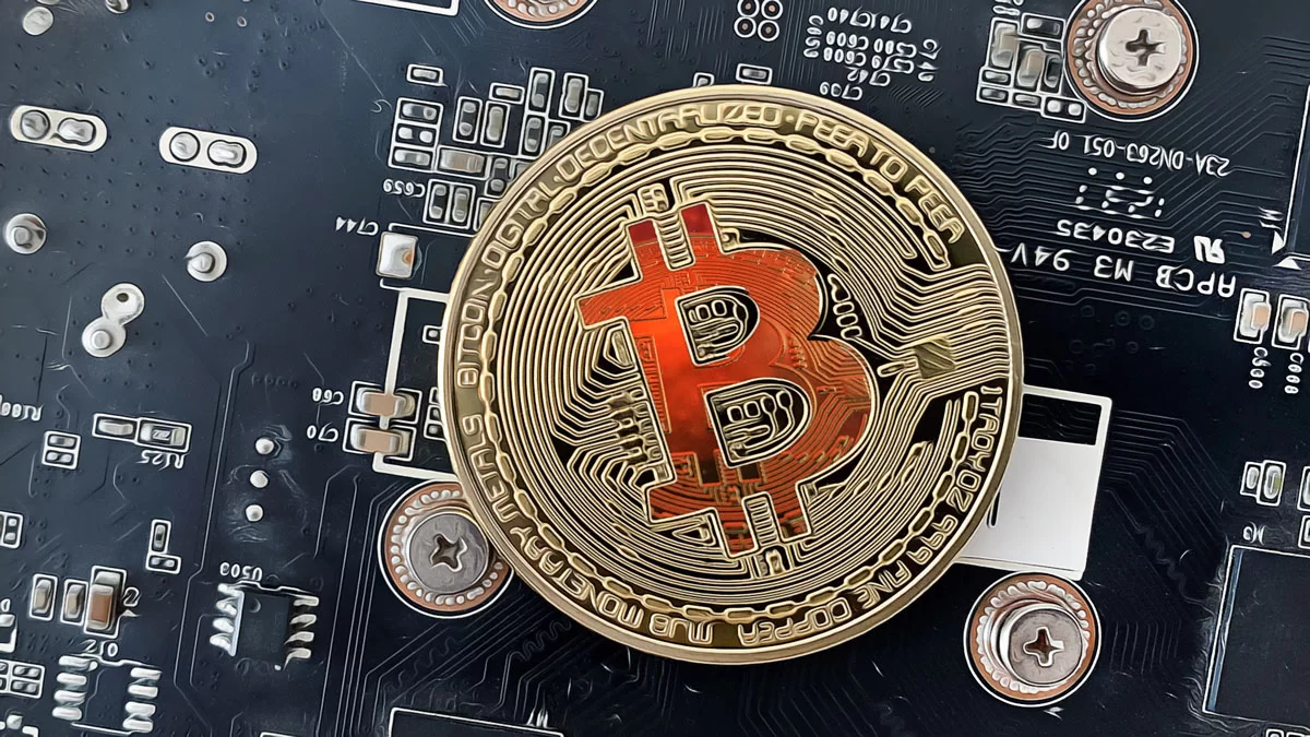 Central Banks and Tech Giants: Steering Cryptocurrency Tides