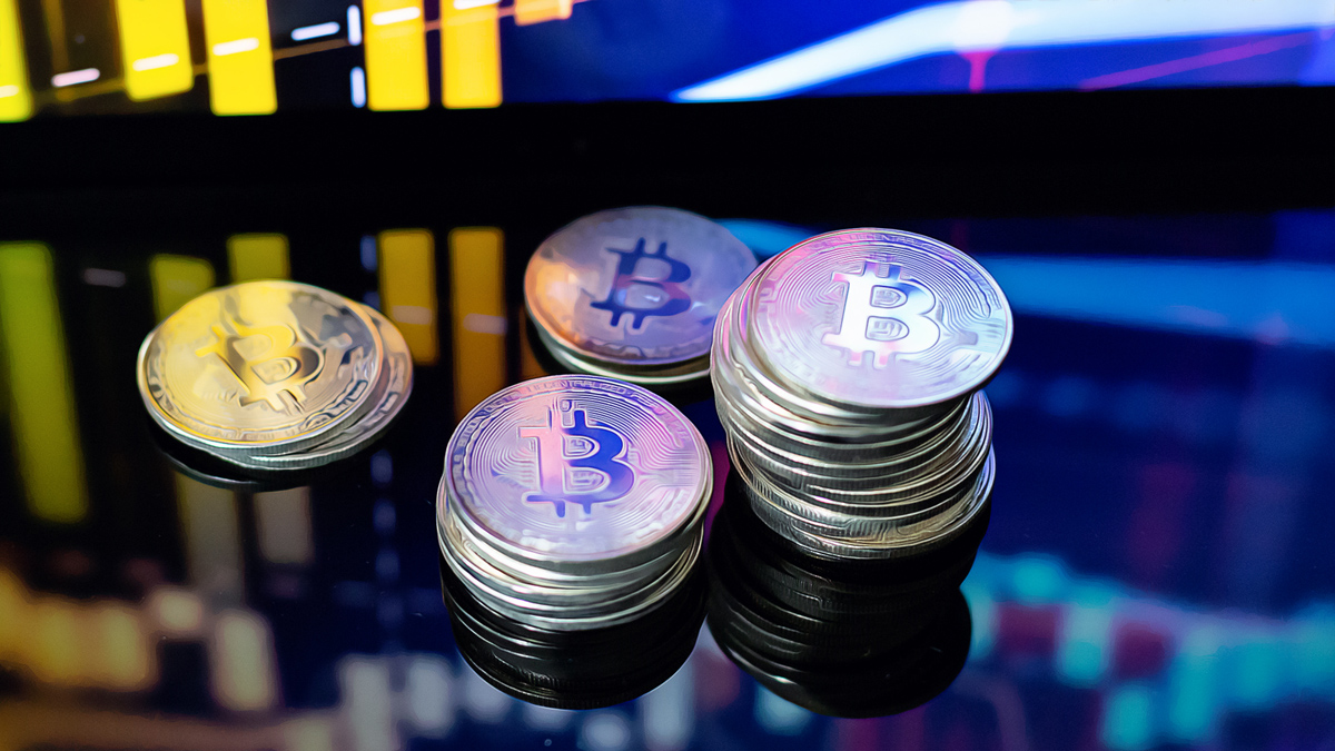 Bitcoin Faces Volatility Despite Fed’s Rate Decision
