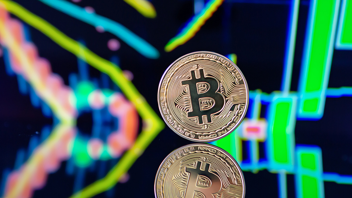 Bitcoin Holds Key Support as Analysts See Bottom Nearing