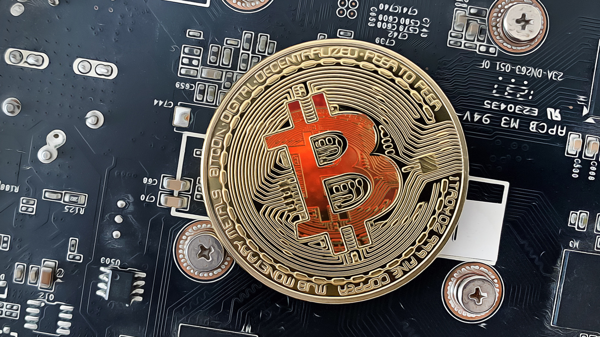 Scott Bessent Applauds Bitcoin’s Resilience Amidst U.S. Political Stalemate