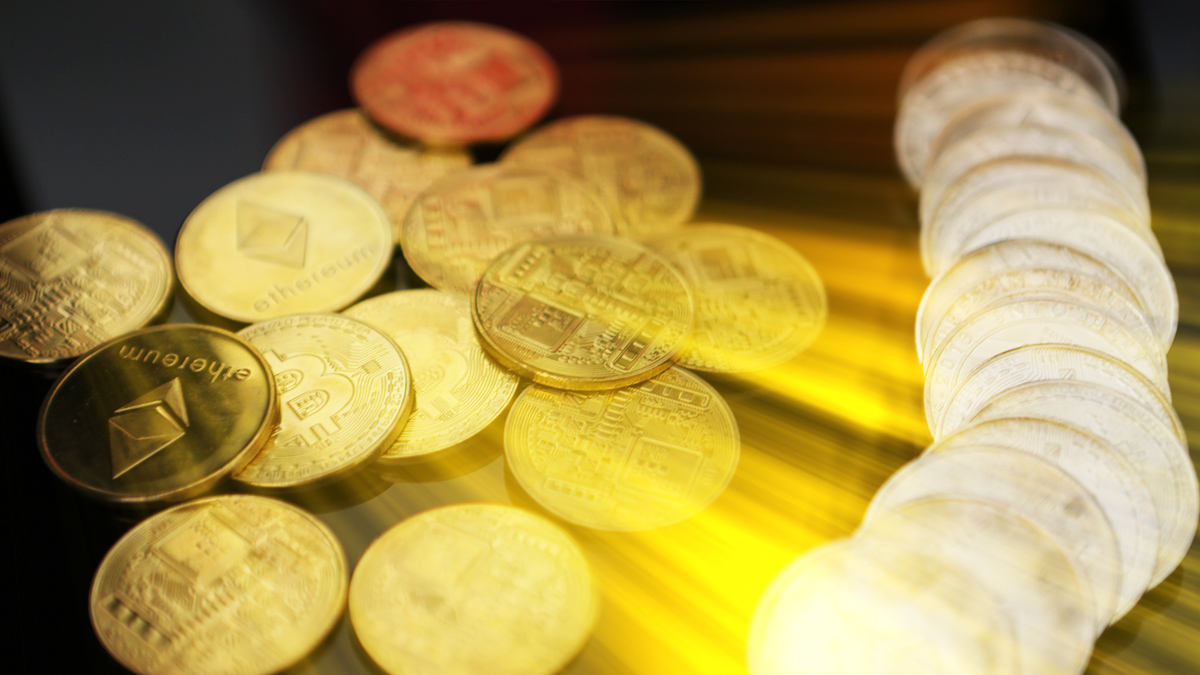 Bitcoin Battles to Hold Ground as Trading Volumes Decline