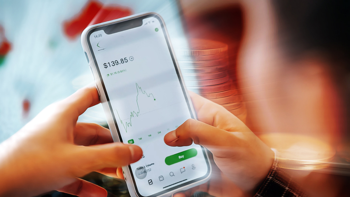 Cryptocurrencies Gear Up for Holidays as XRP, ENA, SOL, and LINK Look to Surge