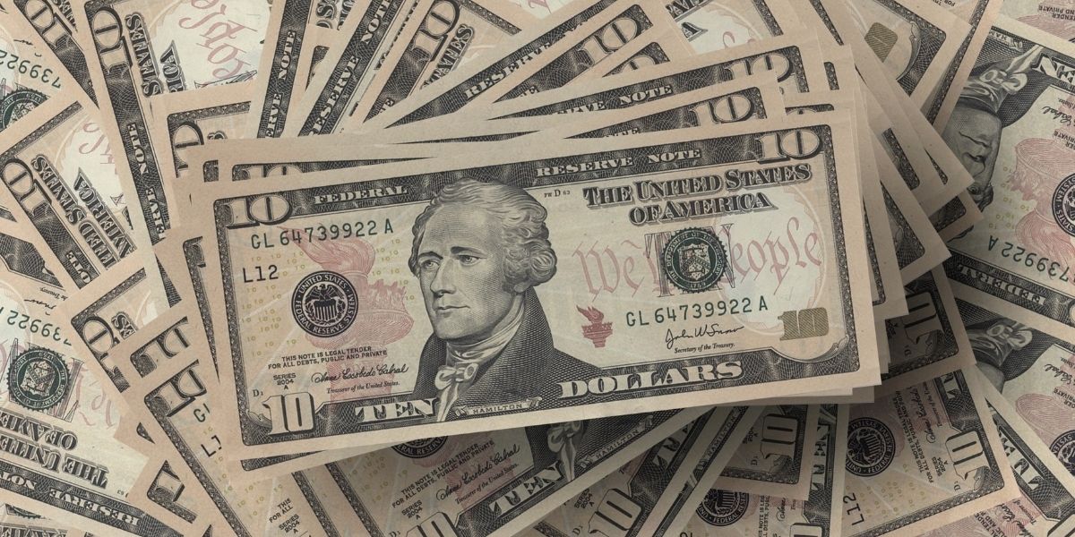 Bitcoin Bulls Confront Treasury Signals on Rate Cut Hopes