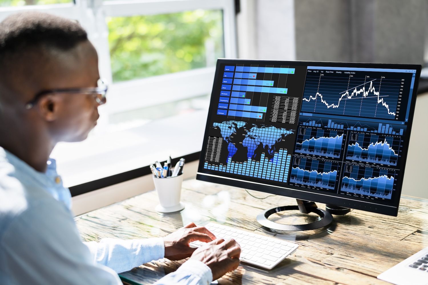 Crypto Market Cap Hits Record $4.4 Trillion as Bitcoin Reaches $126K and Altseason Speculation Intensifies