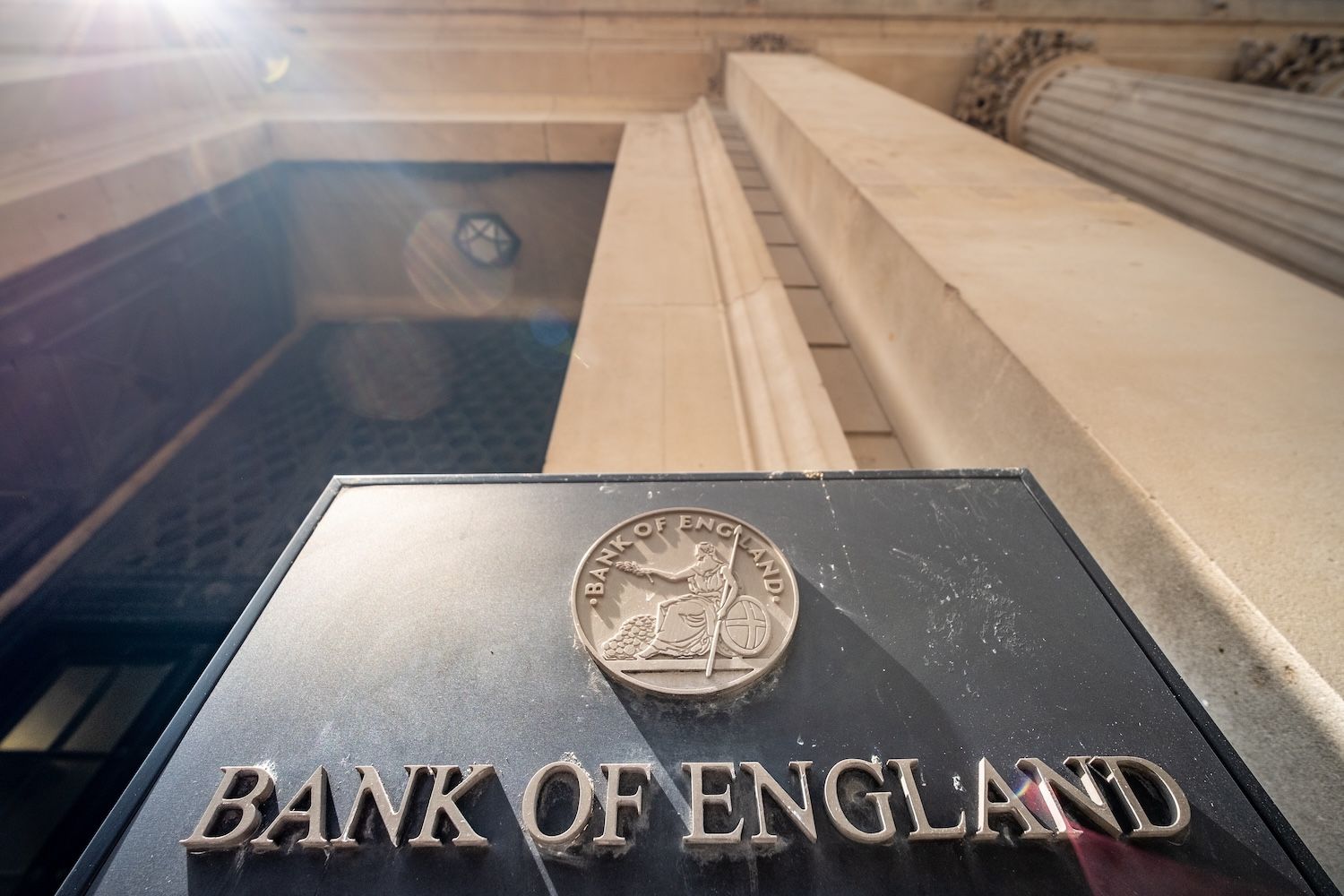Bank of England Softens Crypto Rules, Seeks U.S. Alignment on Stablecoins