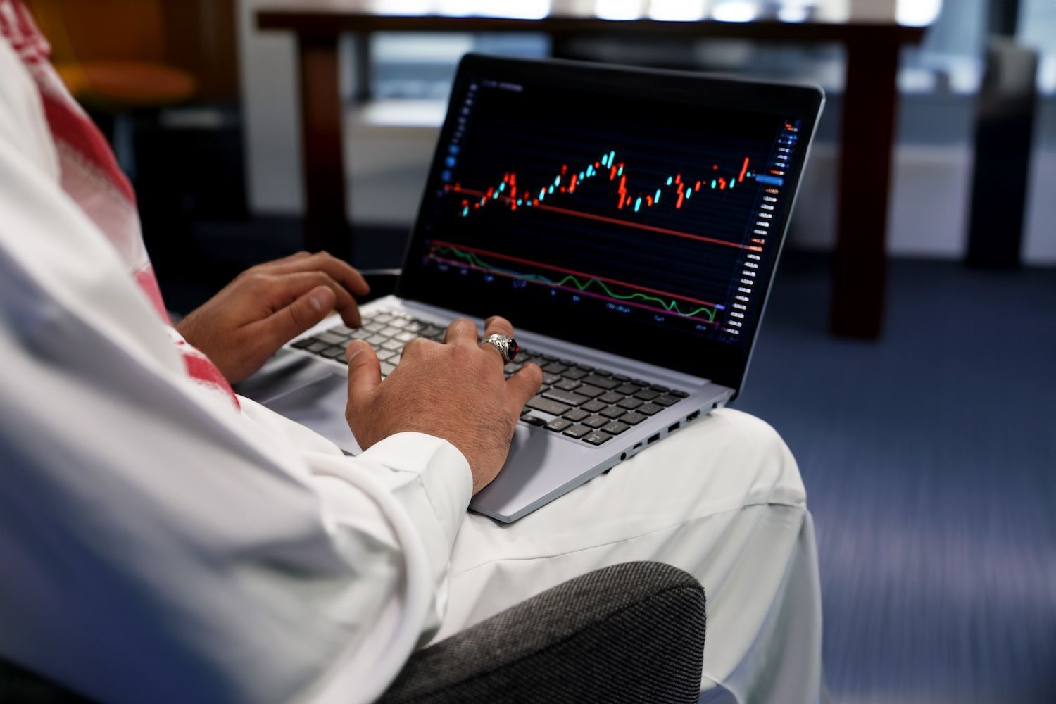 XRP Bulls Push Above $2.40 but Struggle at $2.60 Trend Line Resistance