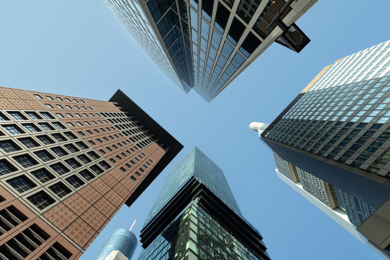 MANTRA Announces Layoffs Following $6 Billion Token Collapse And Market Pressure