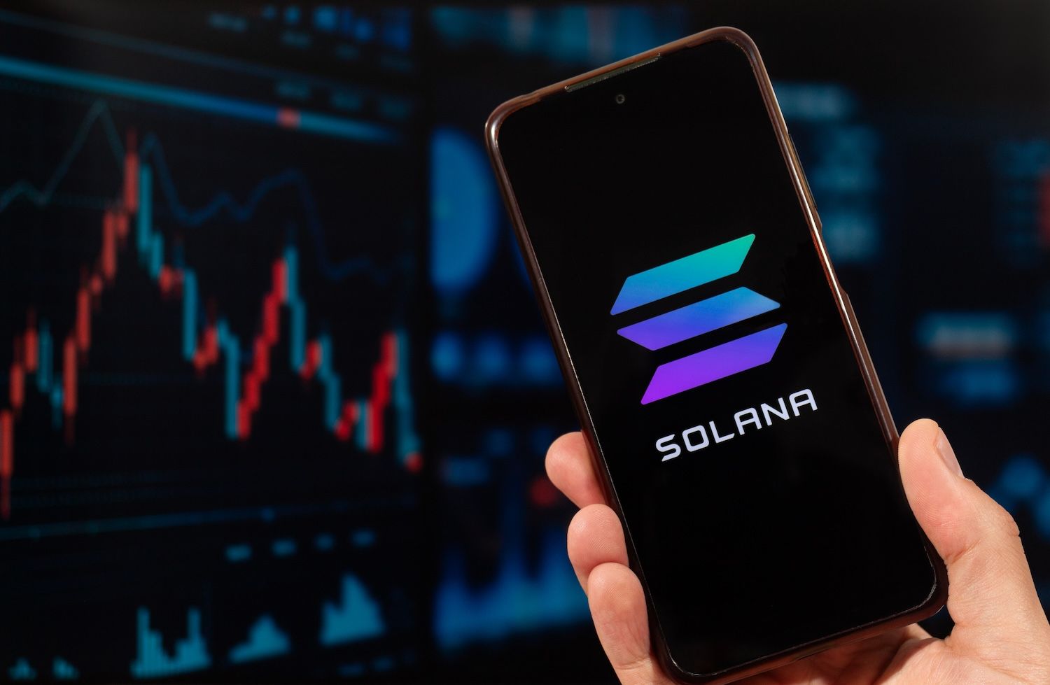 Solana ETFs Draw $300 Million as Analysts Project Multi-Quarter Rally Ahead