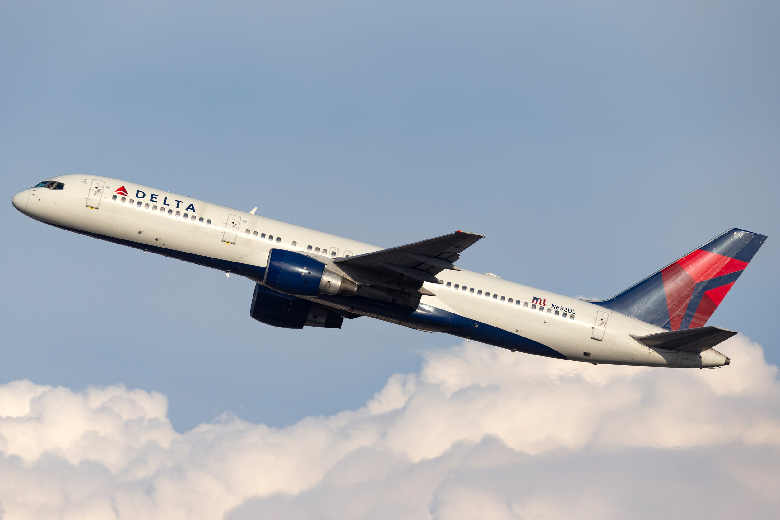 Delta Air Lines Reports Better-Than-Expected Q3 Results, Raises Full-Year Guidance