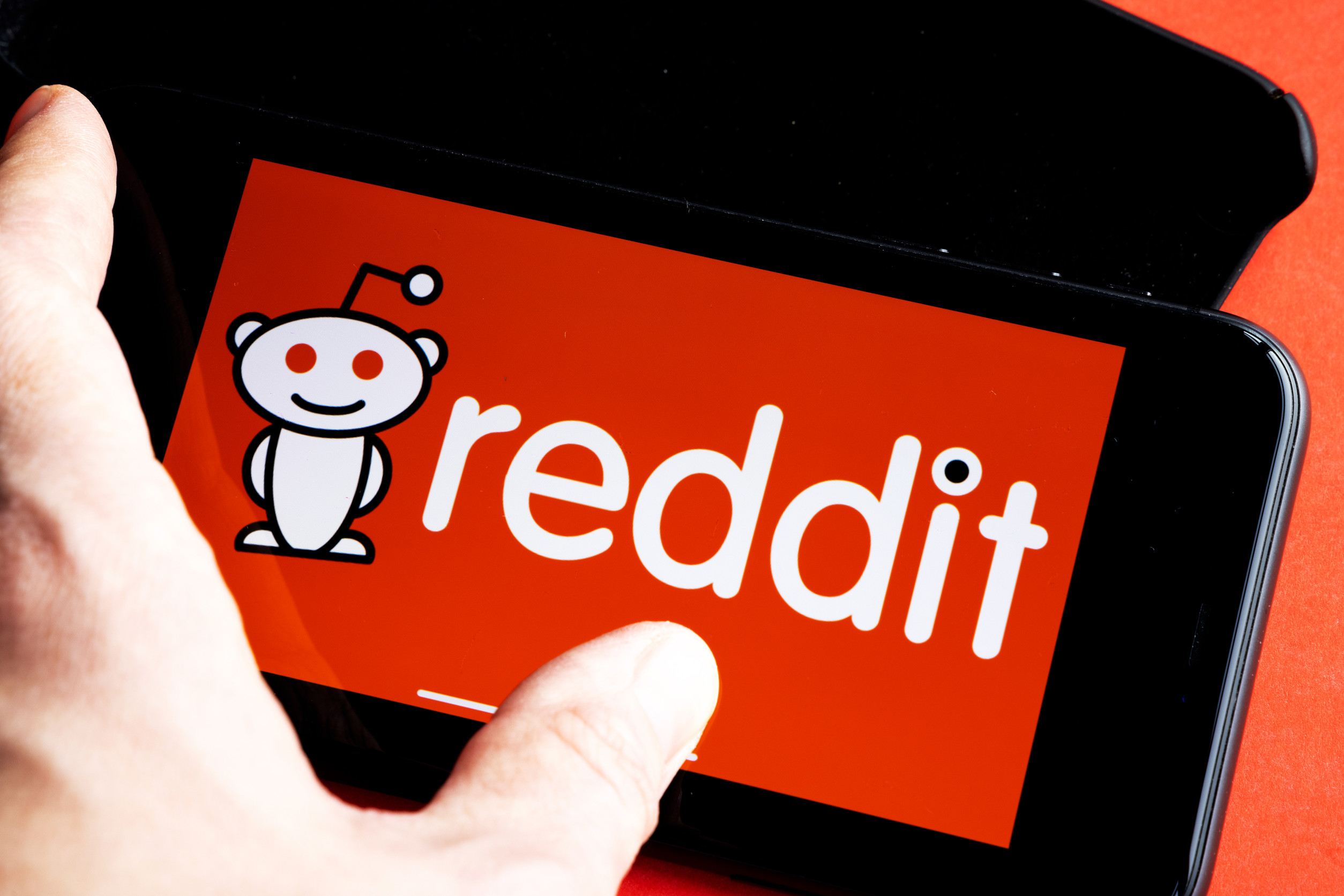 How Reddit’s User Content Shapes AI Training and Market Perception