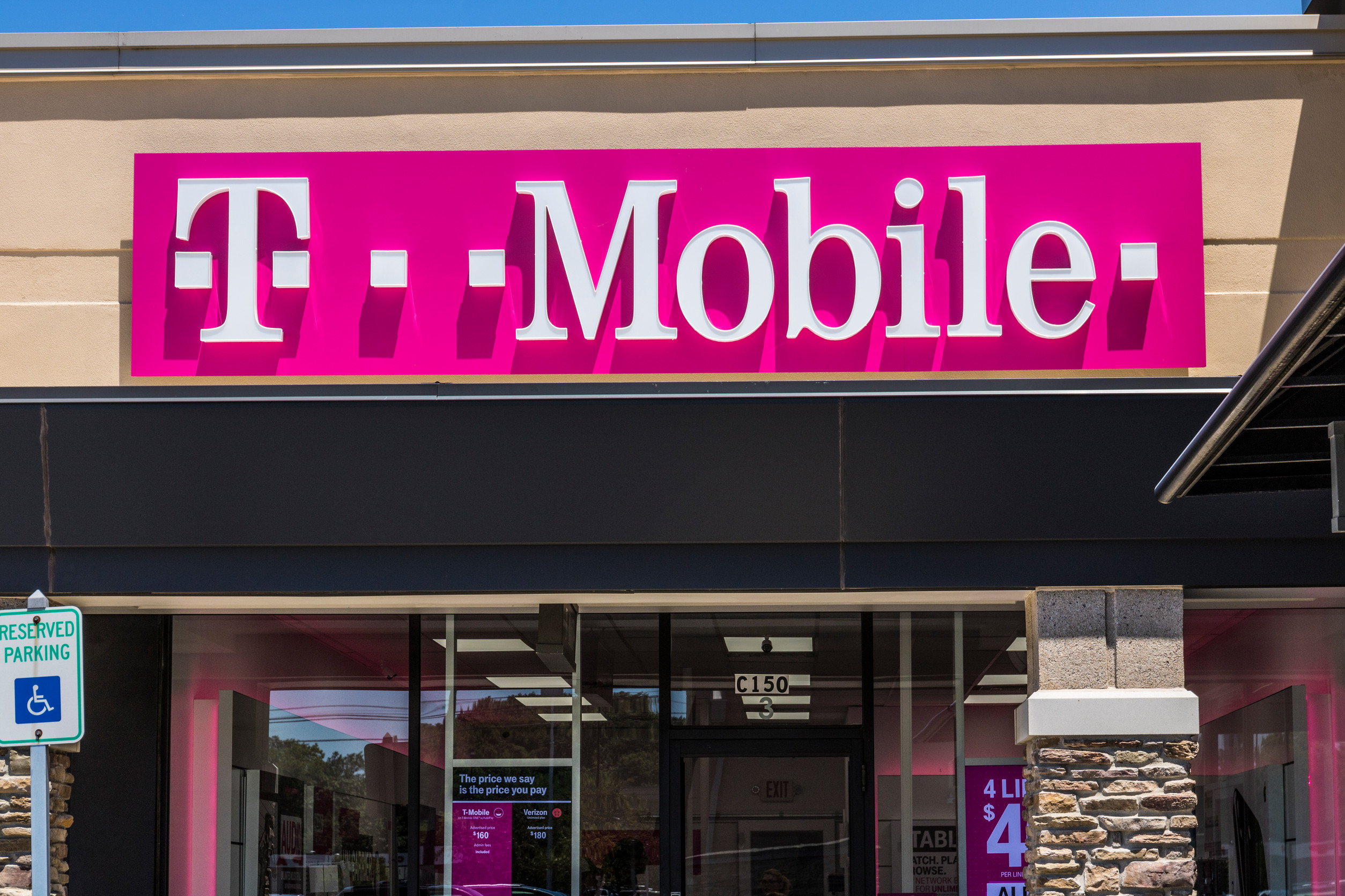 T-Mobile Surpasses Q3 2025 Targets, Raises Future Outlook