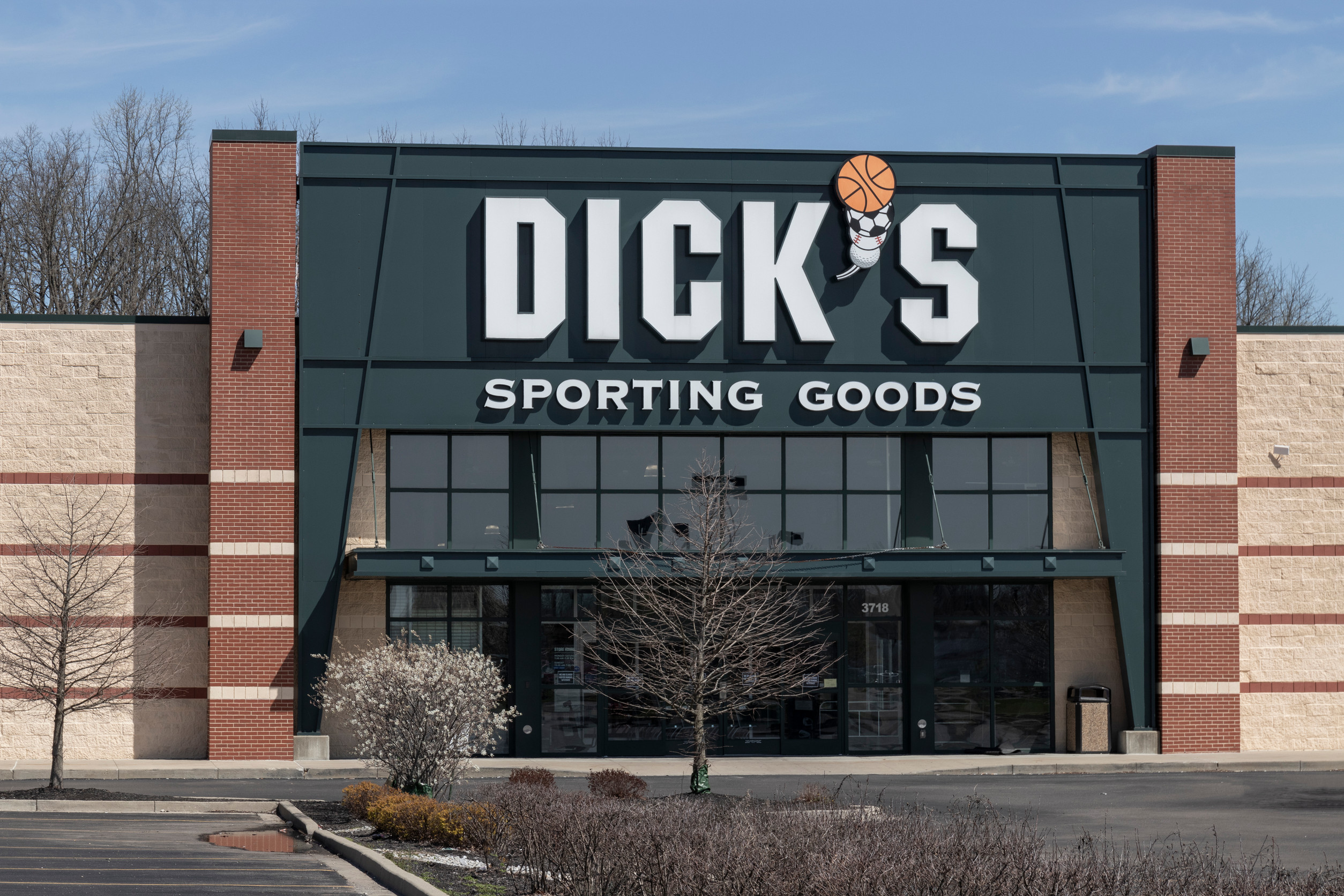 DICK’S Sporting Goods Posts Weak Q3 Results Yet Boosts 2025 Forecast