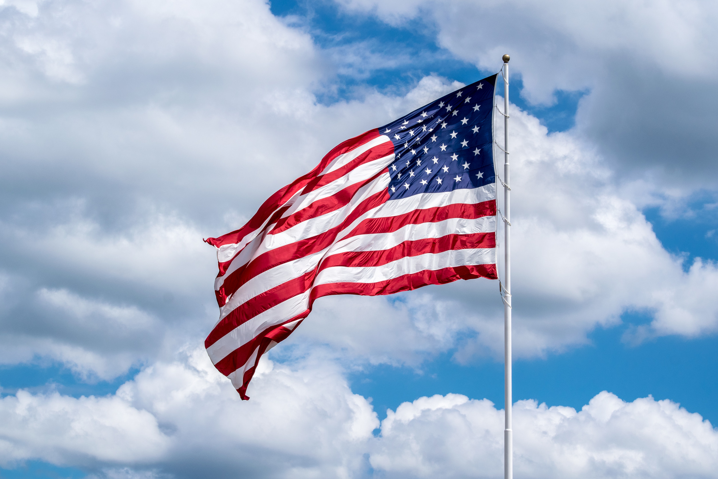 The S&P 500’s Fragile Miracle Rides on America’s Economic Paradoxes