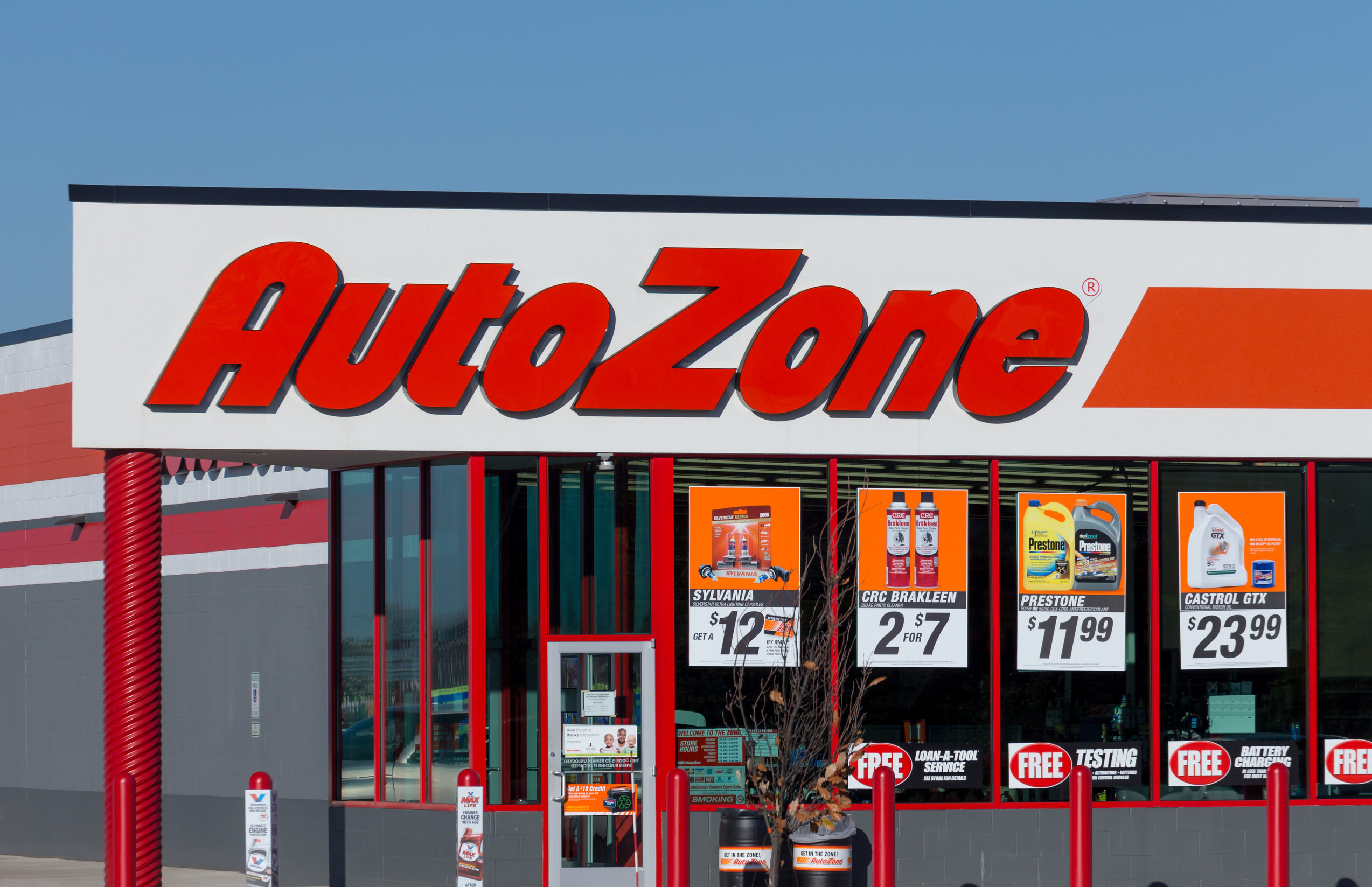 AutoZone (AZO) Misses Q1 Estimates Despite Solid Sales Momentum