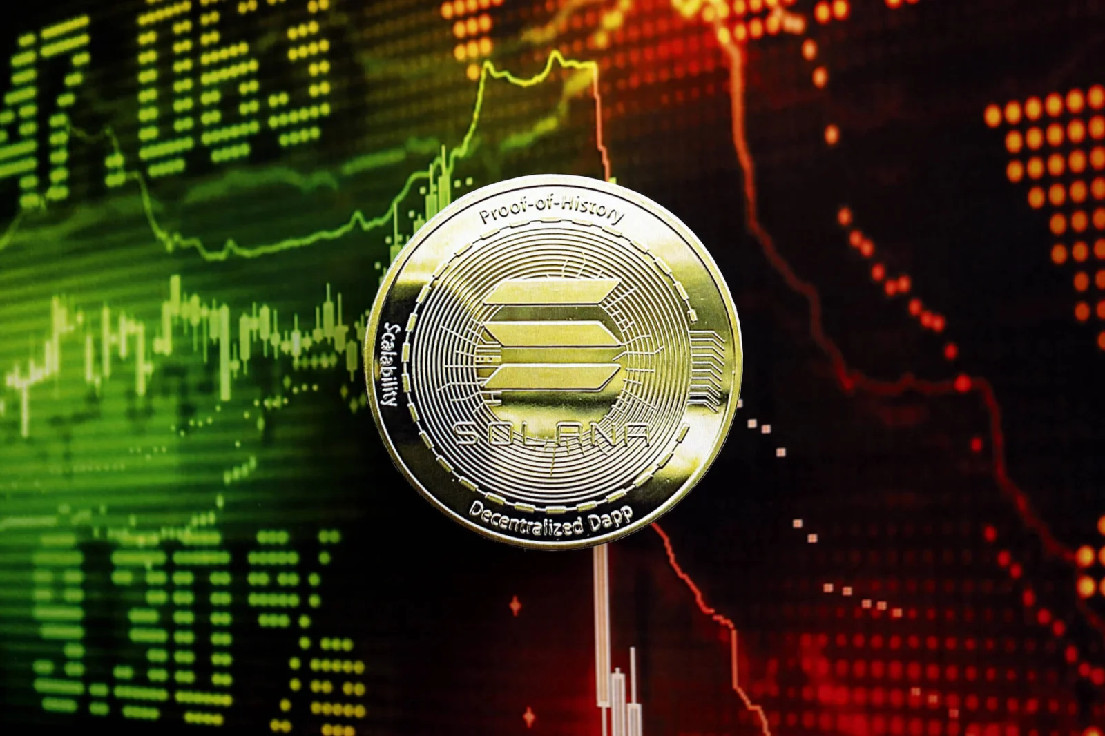 Is Solana (SOL) 'Hidden Gem?' Long/Short Ratio Signals Unusual Activity