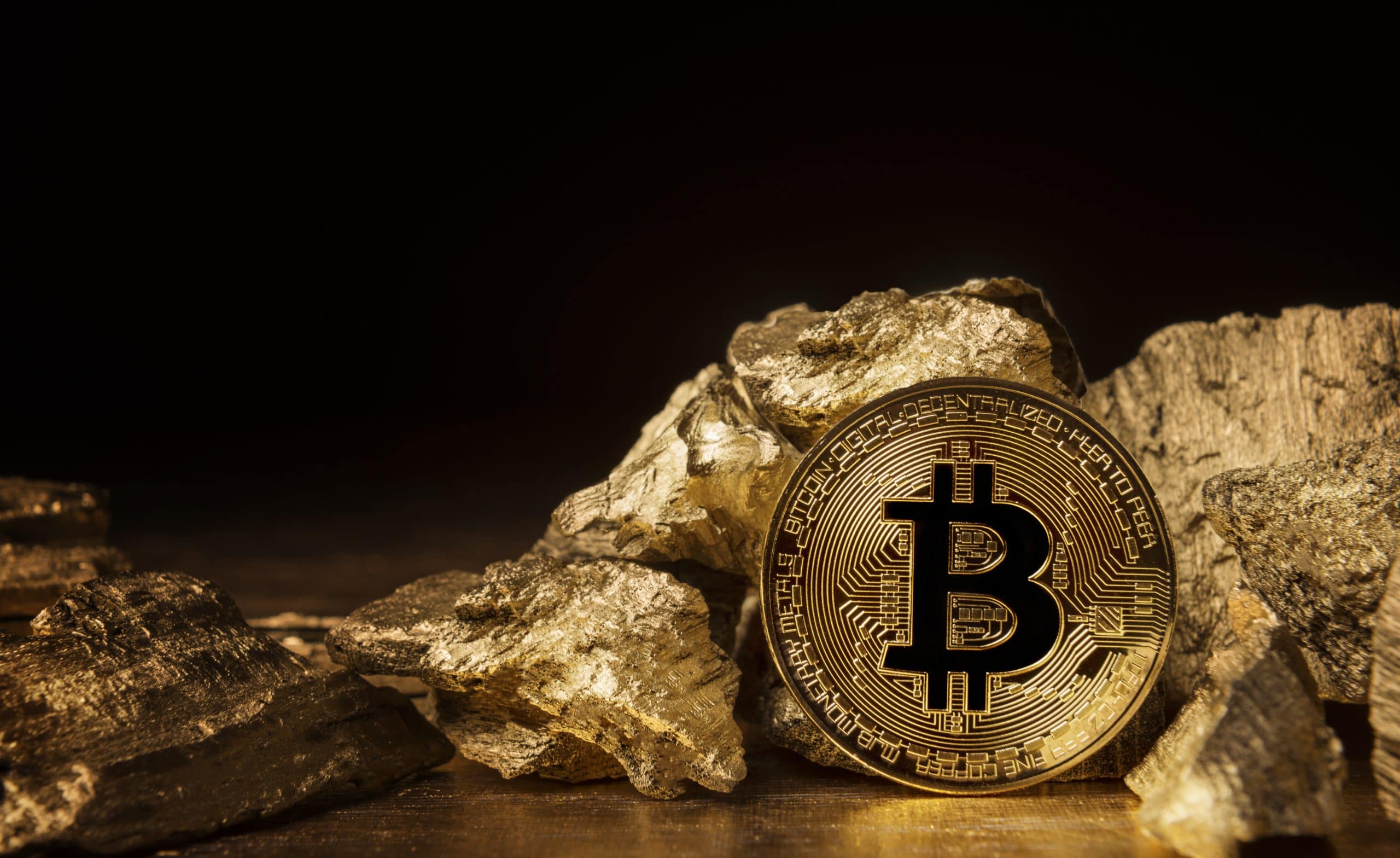 Why Can’t Bitcoin Keep Up While Gold Soars? Experts Explain the Reason