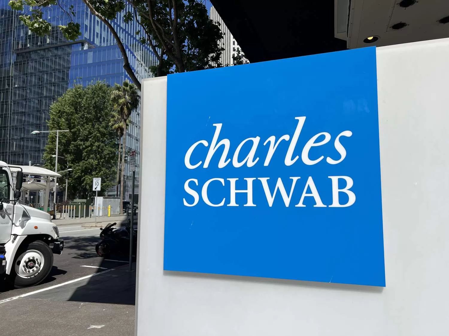 Charles Schwab, Which Manages $12 Trillion, Begins Bitcoin and Ethereum Trading – But Bloomberg Analyst Issues Warning