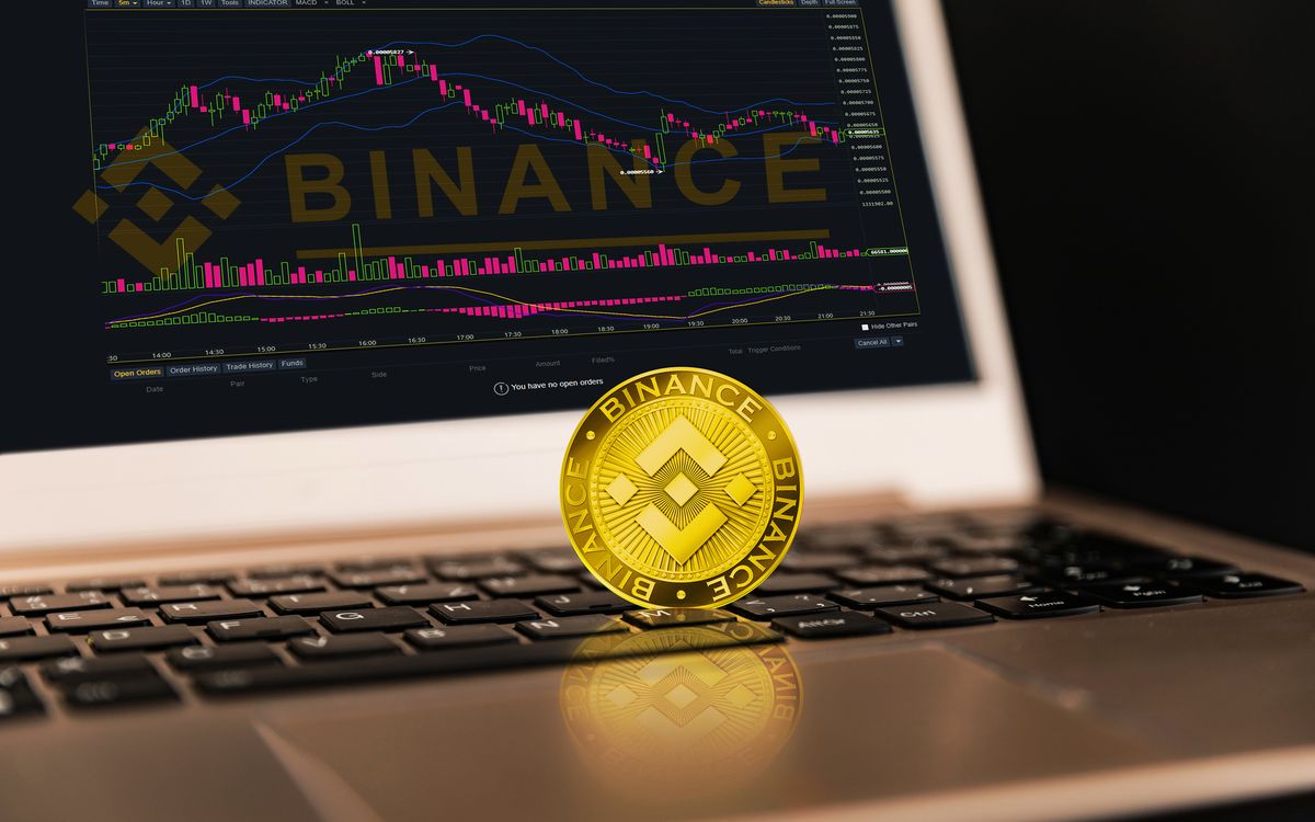 BNB Drops Over 10% to $1,122 as Market Turmoil Deepens