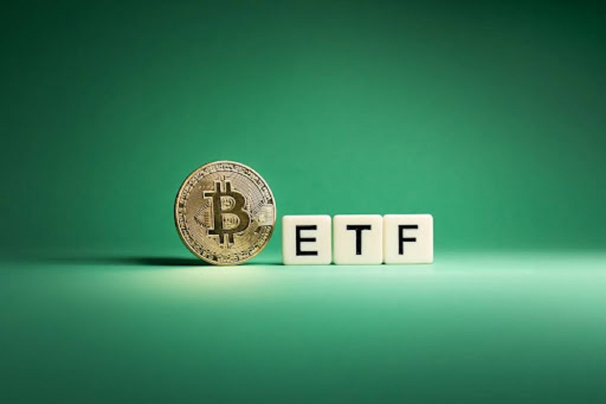 Bitcoin ETFs Record Mixed Flows as BlackRock Leads Inflows on October 24